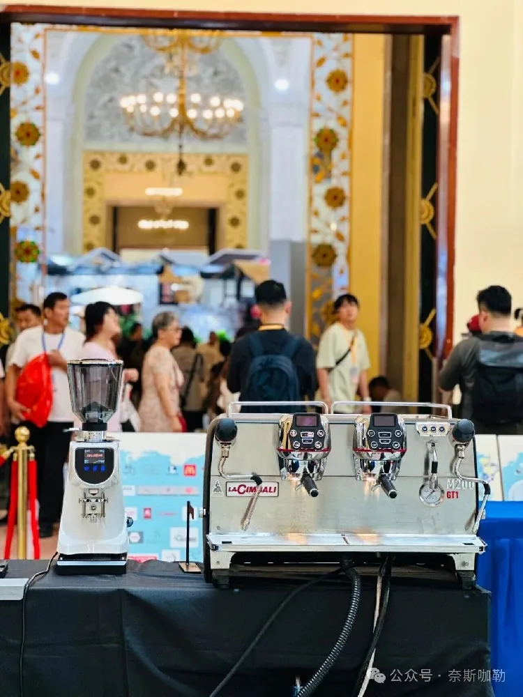 Espresso machines on display at Shanghai coffee exhibition
